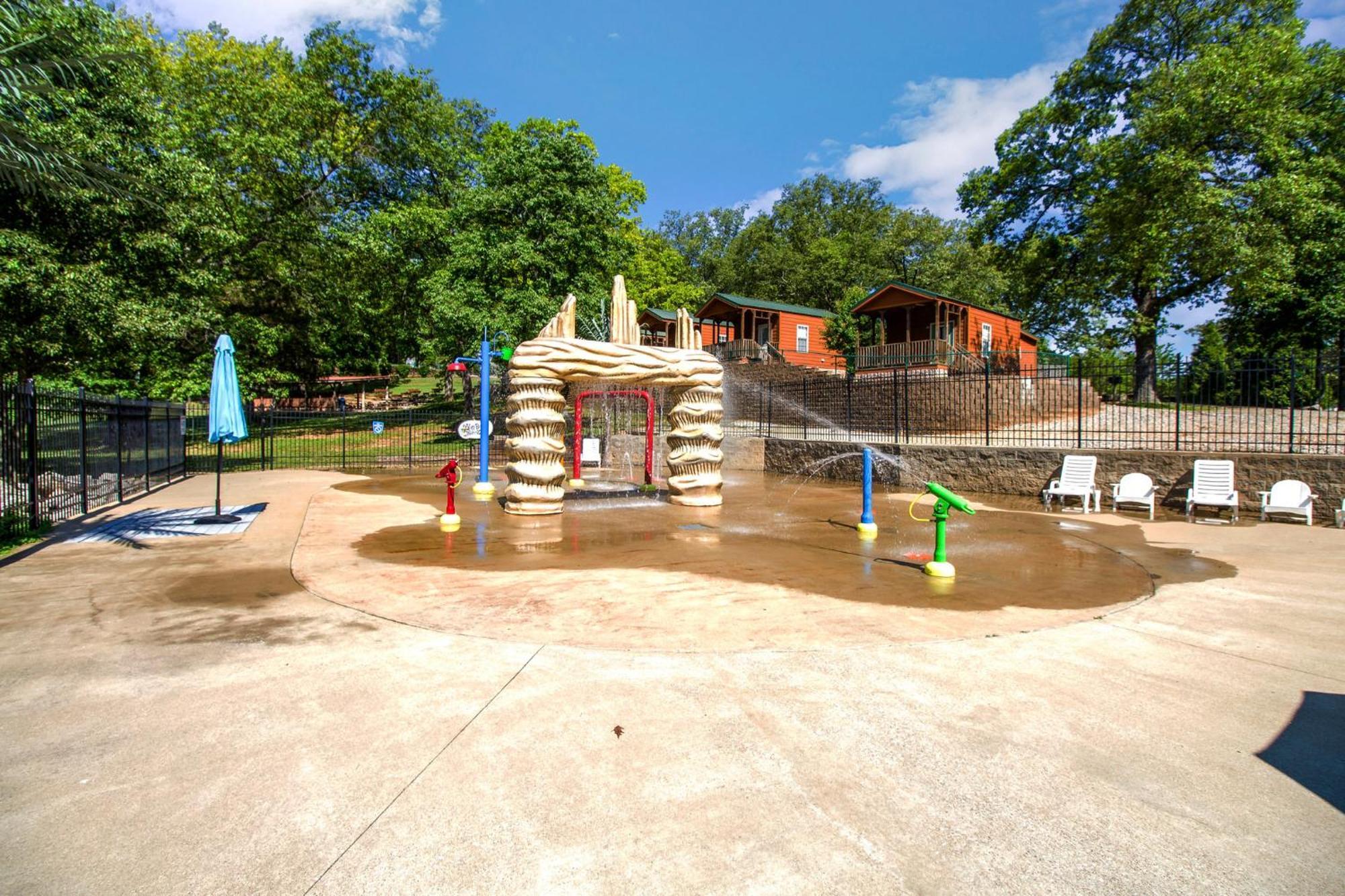 Jellystone Mammoth Cave Villa Cave City Bagian luar foto
